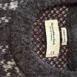 Abercrombie & Fitch Gray and Red Knit Sweater